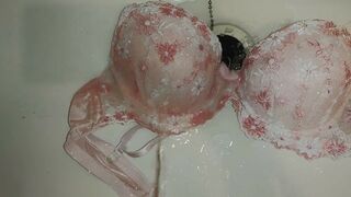 piss-covered pink bra! hentai boy is pissing to pink bra!