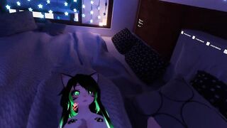 Girl Cums in Vrchat while boyfriend plays with her pussy IRL