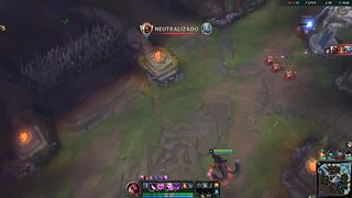 Jogando League Of Legends enquanto é fodida pelo namorado