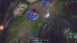 Jogando League Of Legends enquanto é fodida pelo namorado