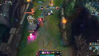 Jogando League Of Legends enquanto é fodida pelo namorado