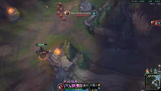 Jogando League Of Legends enquanto é fodida pelo namorado