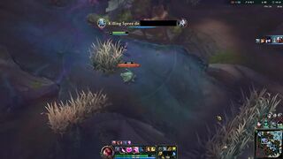 Jogando League Of Legends enquanto é fodida pelo namorado