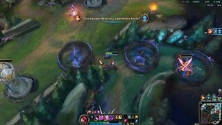 Jogando League Of Legends enquanto é fodida pelo namorado