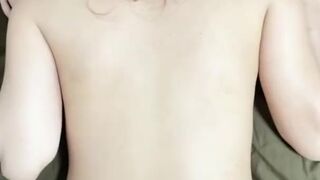 【個人撮影】パンツずらしで挿入ぶっかけ！素人OLのハメ撮り