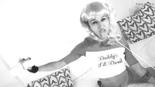 Harley Quinn performs Marylin Manson